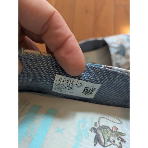 Women's Disney x TOMS Classic Alpargata slip-on shoes Cinderella print Sz 7.5 - Picture 4 of 7